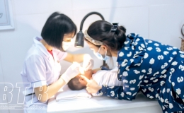 Nhiều trường hợp đau mắt đỏ phải nhập viện điều trị