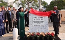 Phó Chủ tịch nước Võ Thị Ánh Xuân dự Lễ khai trương biển tên mới và dâng hoa tại Đại lộ Hồ Chí Minh