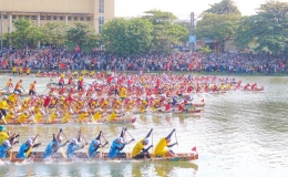 Rộn ràng lễ hội đua thuyền mừng Tết Độc lập trên quê hương Đại tướng Võ Nguyên Giáp