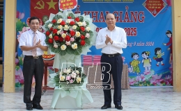 Các đồng chí lãnh đạo tỉnh dự lễ khai giảng năm học mới tại các cơ sở giáo dục