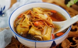 Canh sườn heo nấm đông trùng hạ thảo cho ngày gió mùa về