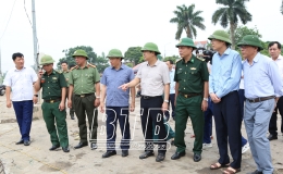 Đồng chí Bí thư Tỉnh ủy kiểm tra, chỉ đạo công tác phòng, chống bão số 3 tại Thái Thụy
