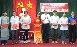 Đông Hưng: Bế mạc lớp bồi dưỡng nhận thức về Đảng khóa IV năm 2024
