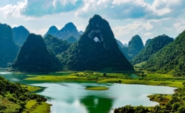 'Mắt thần' trên đỉnh núi ở Cao Bằng