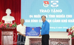 Trao kinh phí hỗ trợ xây dựng 4 ngôi nhà tình nghĩa