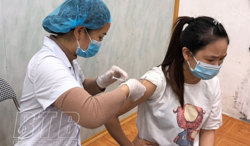 Hôm nay, Thái Bình tổ chức tiêm đồng loạt vắc-xin phòng Covid-19 mũi 1 cho trẻ em từ đủ 12 tuổi đến 17 tuổi tại thành phố Thái Bình và huyện Vũ Thư 