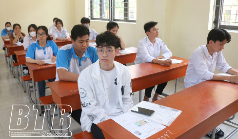 Sáng nay 28/6, gần 21.000 thí sinh của Thái Bình dự thi môn Ngữ văn, môn thi đầu tiên trong kỳ thi tốt nghiệp THPT