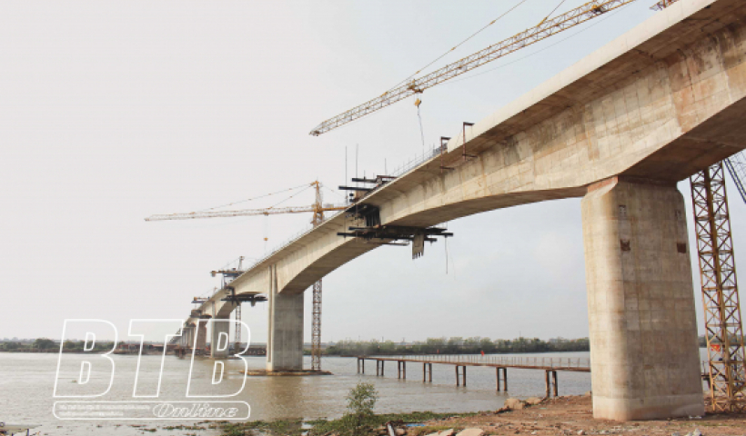 Sáng nay tổ chức lễ hợp long cầu vượt sông Trà Lý trên tuyến đường bộ ven biển.