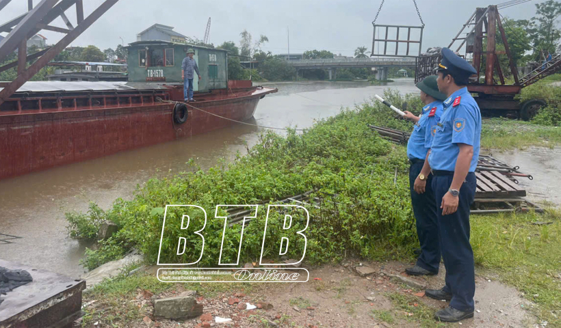 Thái Bình: Tạm dừng các bến đò ngang, cấm xe tải nặng chạy trên đê