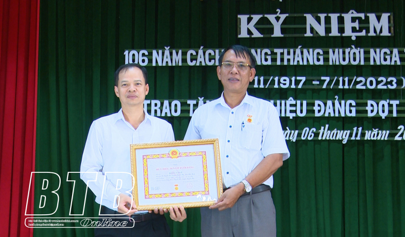 Thái Bình trao tặng Huy hiệu Đảng cho 1.525 đảng viên trong đợt 7/11/2023