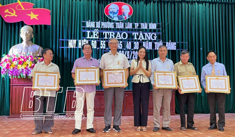 Thái Bình: Trao tặng huy hiệu Đảng cho 2.741 đảng viên trong đợt 2/9/2023