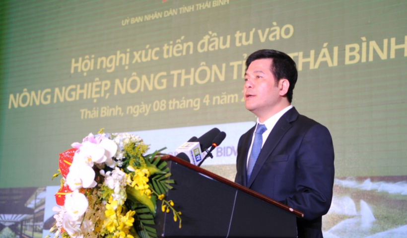 Đồng chí Nguyễn Hồng Diên, Ủy viên Trung ương Đảng, Phó Bí thư Tỉnh ủy, Chủ tịch UBND tỉnh phát biểu khai mạc hội nghị. 