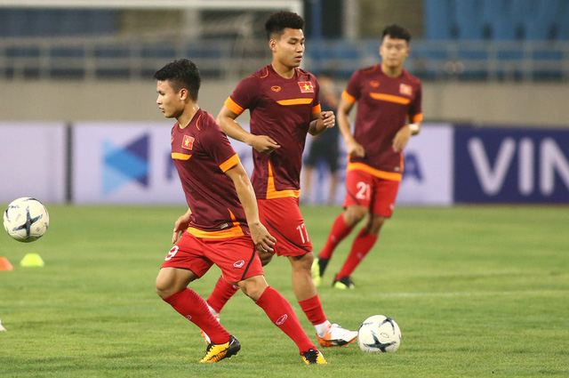 ẢNH: ĐT Việt Nam tập làm quen sân Mỹ Đình, sẵn sàng cho trận gặp ĐT Malaysia - Ảnh 5.