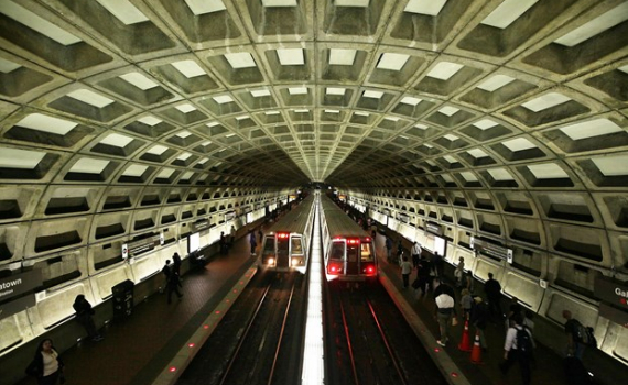 Tàu điện ngầm của Washington tạm dừng một phần hoạt động để điều tra