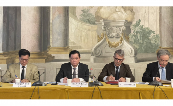 Comrade Nguyen Khac Than, Deputy Secretary of the Provincial Party Committee, Chairman of the Provincial People’s Committee attended the workshop on economic Cooperation between Thai Binh - Toscana region, Italy