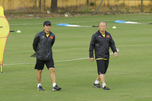 Trợ lý của HLV Park Hang Seo tiếp tục gắn bó với bóng đá Việt Nam - Ảnh 2.