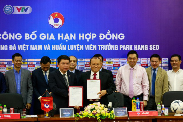 Trợ lý của HLV Park Hang Seo tiếp tục gắn bó với bóng đá Việt Nam - Ảnh 1.