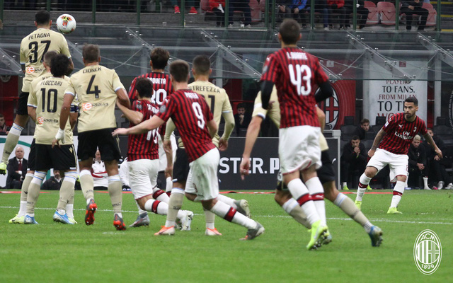 AC Milan 1-0 SPAL: Milan giành chiến thắng đầu tiên với HLV Pioli - Ảnh 3.
