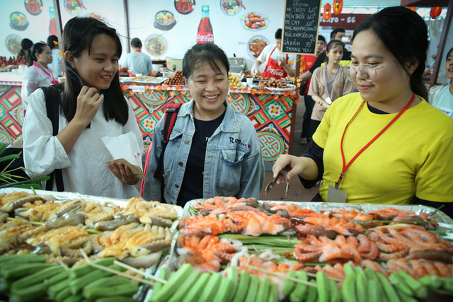 Gần 100 món ăn đường phố các nước tại Lễ hội Ẩm thực châu Á - Ảnh 2.