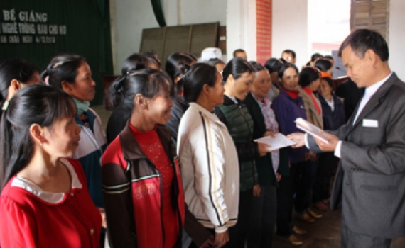 33 hội viên nông dân xã An Châu được nhận chứng chỉ lớp bồi dưỡng kiến thức trồng lúa - rau màu 