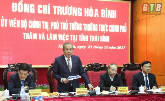 Đồng chí Trương Hòa Bình, Ủy viên Bộ Chính trị, Phó Thủ tướng thường trực Chính phủ làm việc với lãnh đạo tỉnh về tình hình kinh tế - xã hội và kết quả thực hiện công tác nội chính năm 2017, mục tiêu, nhiệm vụ trọng tâm năm 2018.