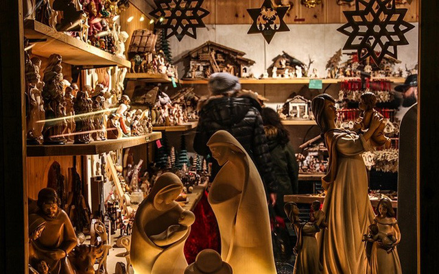 Chợ Giáng sinh lung linh kỳ ảo khiến du khách mê mẩn lạc lối - Ảnh 9.
