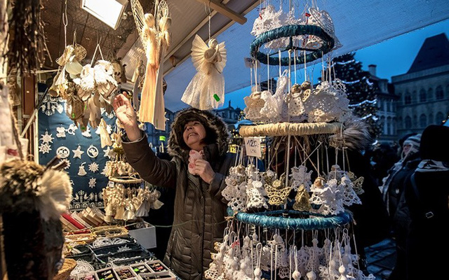 Chợ Giáng sinh lung linh kỳ ảo khiến du khách mê mẩn lạc lối - Ảnh 5.