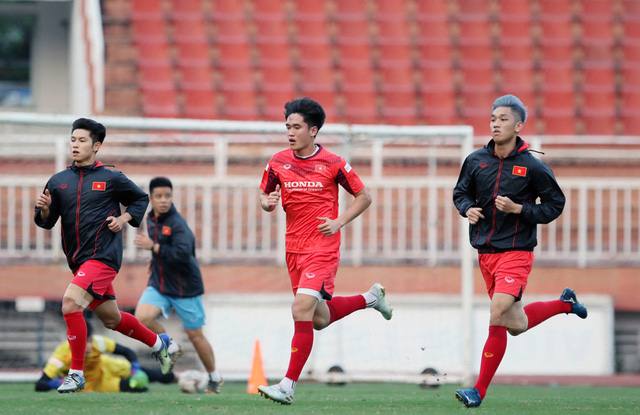 U23 Việt Nam tập luyện tại TP Hồ Chí Minh, HLV Park Hang-seo tiếc vì Văn Hậu không tham dự VCK U23 châu Á 2020 - Ảnh 1.