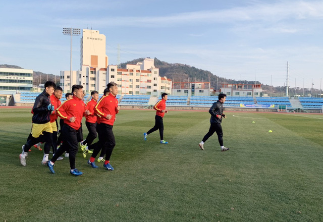 ĐT U23 Việt Nam bước vào buổi tập đầu tiên tại Hàn Quốc - Ảnh 2.