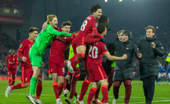 Liverpool vượt qua Leicester ở tứ kết Cúp Liên đoàn Anh