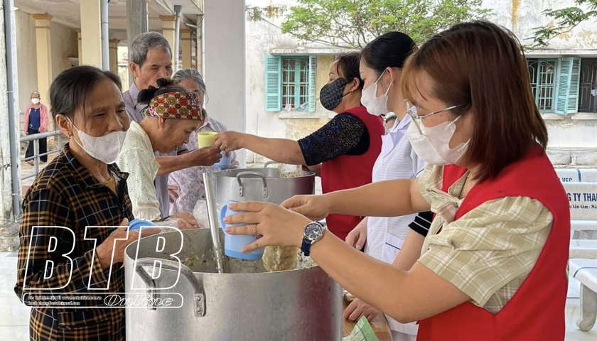 Lan tỏa mô hình “nồi cháo từ thiện”