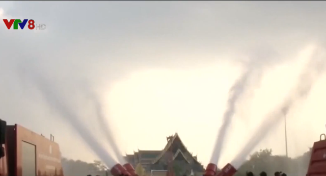 Thái Lan làm mưa nhân tạo giải quyết ô nhiễm không khí - Ảnh 1.