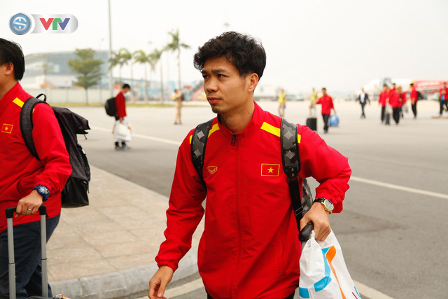 ẢNH: ĐT Việt Nam rạng rỡ ngày trở về sau thành công tại Asian Cup 2019 - Ảnh 9.