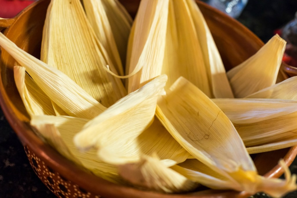 Tamales: món ngon ngày Tết của người Mexico, độc đáo từ nguyên liệu gói bên ngoài đến phần nhân bên trong - Ảnh 3.