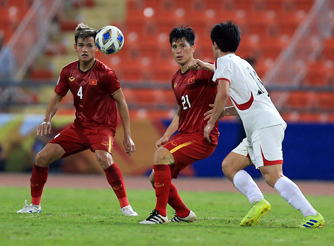 Đình Trọng sẽ bị treo giò trong trận đấu với Malaysia ở vòng loại World Cup 2022 - Ảnh: Minh Tuấn 