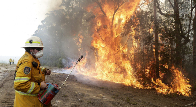 Giữa tâm bão cháy rừng, Australia liên tiếp phát hiện các vụ cố ý phóng hoả - Ảnh 5.