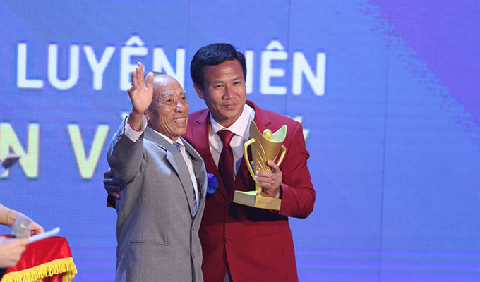 HLV Trần Văn Sý (điền kinh) được vinh danh "HLV của năm" Cúp chiến thắng 2019 