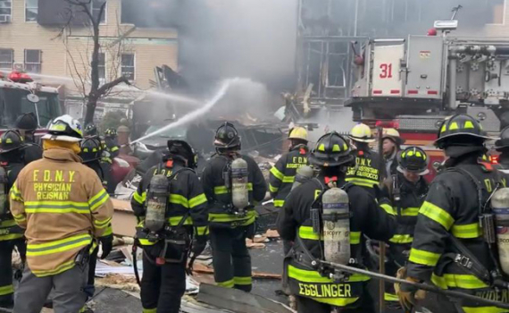 Cháy nổ dãy nhà ở thành phố New York khiến 1 người tử vong, làm bị thương 9 người