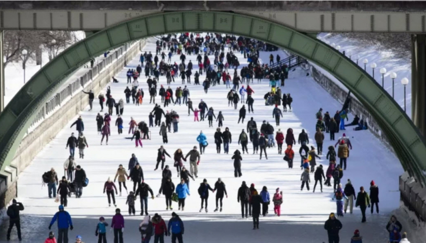 Canada mở cửa trở lại sân trượt băng tự nhiên lớn nhất thế giới