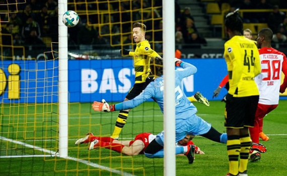 Kết quả bóng đá sáng 27/02: Napoli giữ vững ngôi đầu, Dortmund chia điểm với Augsburg