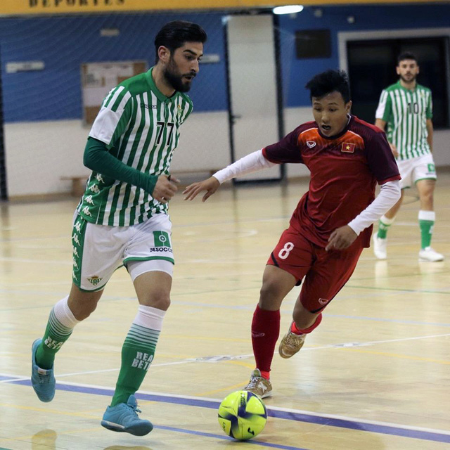 Dứt điểm kém hiệu quả, ĐT futsal Việt Nam thua Real Betis trong trận giao hữu cuối tại Tây Ban Nha - Ảnh 3.