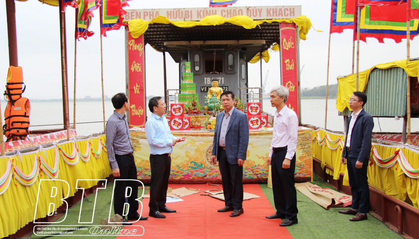 Đồng chí Trưởng ban Dân vận Tỉnh ủy kiểm tra công tác chuẩn bị lễ hội đền Trần
