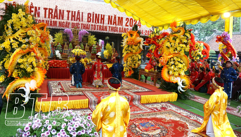 Lễ tế mở cửa đền và dâng hương tại khu lăng mộ các vua Trần