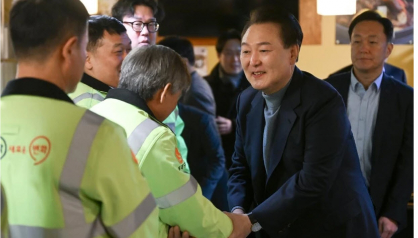 Tổng thống Hàn Quốc chúc Tết công nhân môi trường nhân ngày đầu Năm mới
