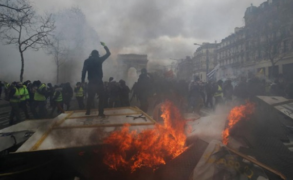 Biểu tình 'áo vàng' biến thành bạo động ở Paris, hơn 200 người bị bắt