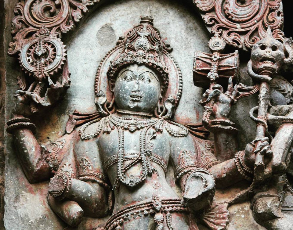 Ngôi đền 900 tuổi ở Ấn Độ tinh xảo như chế tác từ máy móc