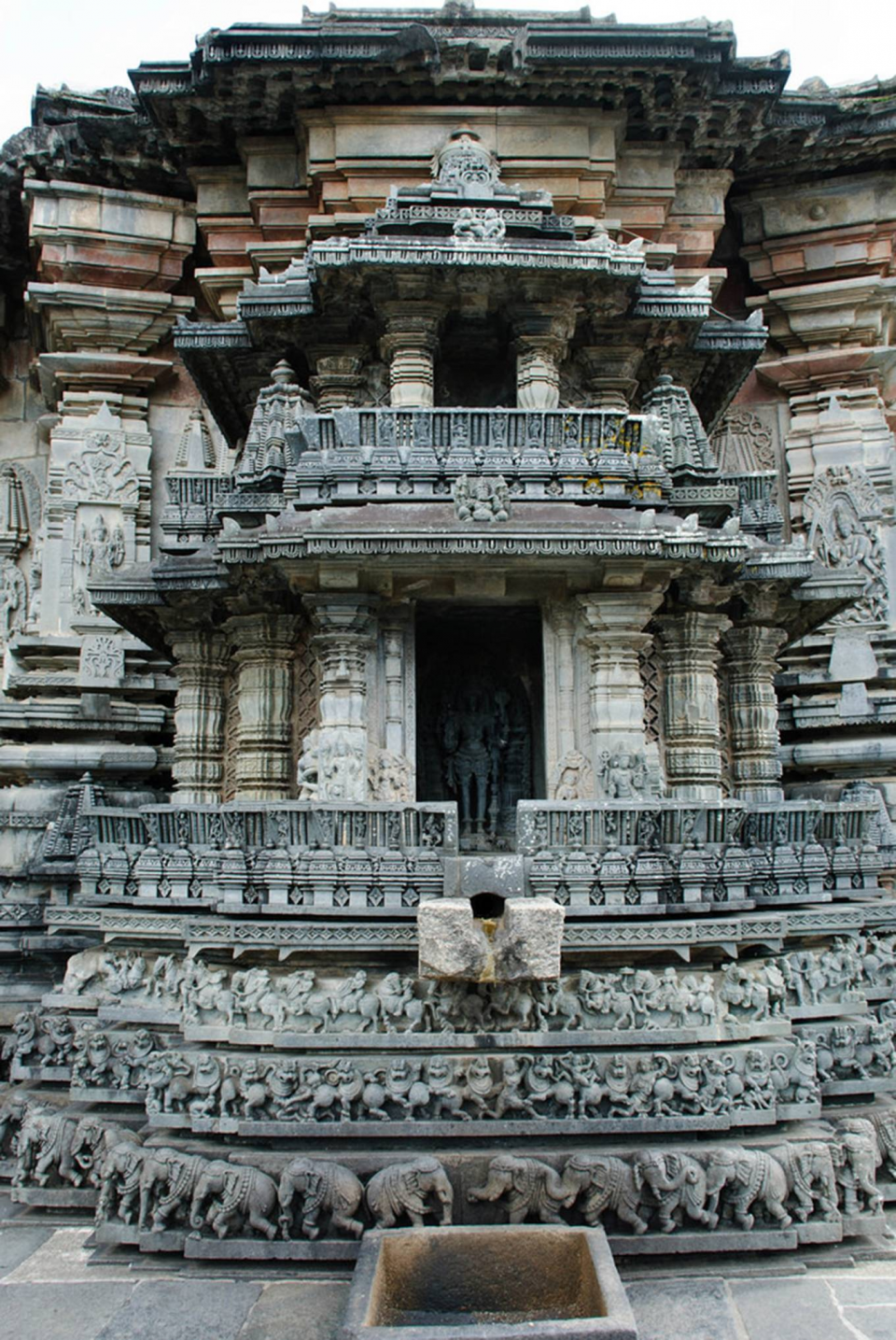 Ngôi đền 900 tuổi ở Ấn Độ tinh xảo như chế tác từ máy móc