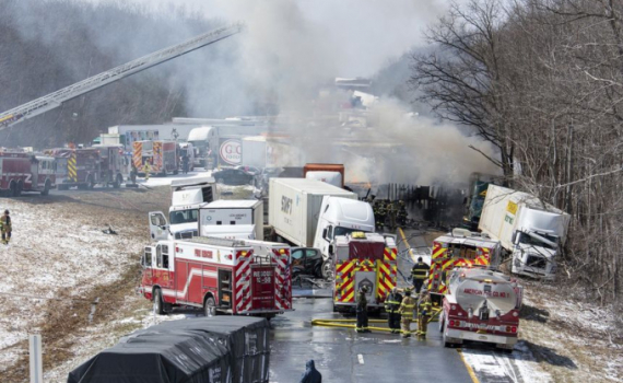Mỹ: Hơn 50 ôtô đâm dồn toa trên cao tốc, ba người chết