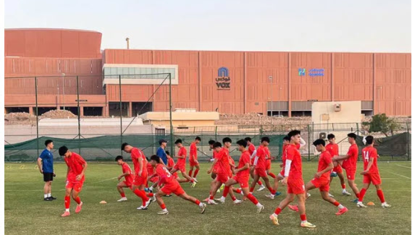 Đội tuyển U17 Việt Nam bước vào buổi tập đầu tiên tại Oman