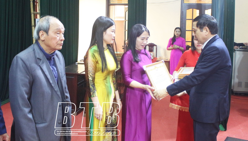 Đông Hưng: Biểu dương, khen thưởng 85 tập thể, cá nhân trong công tác khuyến học, khuyến tài, xây dựng xã hội học tập giai đoạn 2020 - 2025